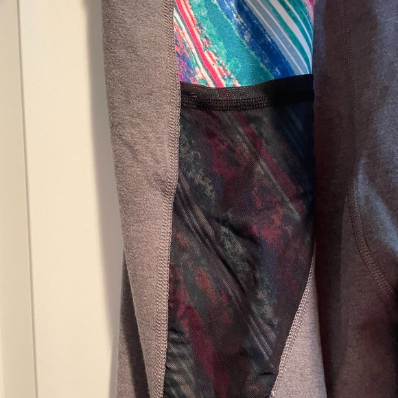 Women's Athletic Plus Size Capris - Picture 6 of 6